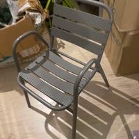 Sedie e tavoli dehors