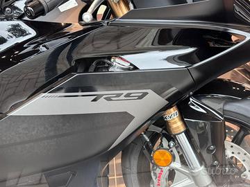 YAMAHA R9
