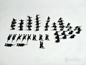 Lotto 46 Soldatini vintage verde scuro