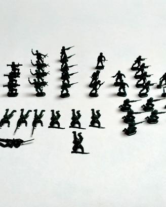 Lotto 46 Soldatini vintage verde scuro