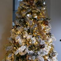 Albero artificiale innevato