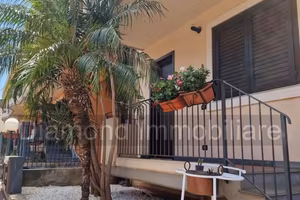 Villetta a schiera con giardino a Giarre