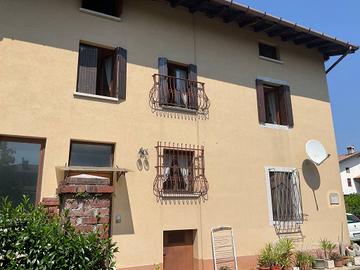 Appartamento di 259 m² con più di 5 locali a Attim