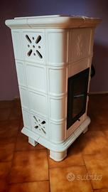 STUFA A LEGNA IN MAIOLICA 