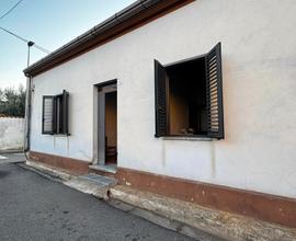 Casa campidanese con cortile e posto auto