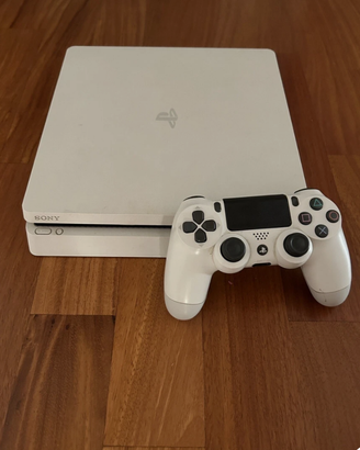 PlayStation 4 (PS4)