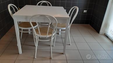 Tavolo legno con sedie 