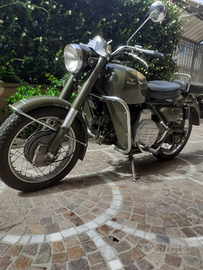 Moto d'epoca marciante e conservata come foto