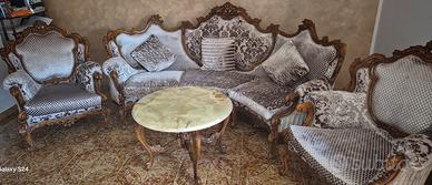 Divano con due poltrone 