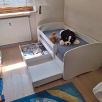 LETTO SINGOLO CON MATERASSO E CASSETTO ESTRAIBILE.