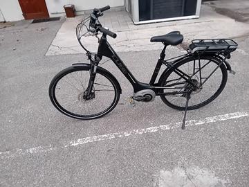 bici elettrica cube 
