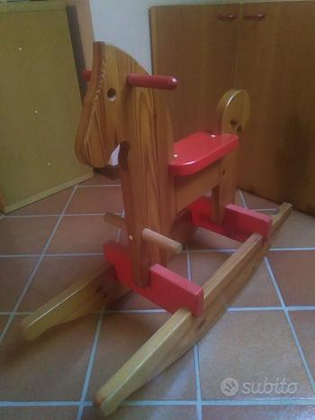 Cavallo dondolo in legno
 in vendita a Monza