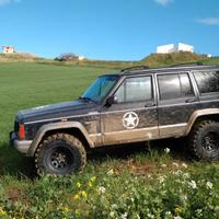 Jeep Cherokee XJ 2.5 con gancio traino TRENTENNALE