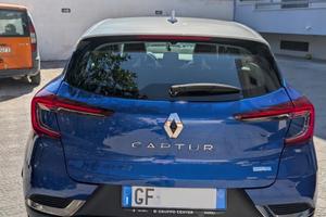 Renault Captur ibrida 1.6 da 160cv