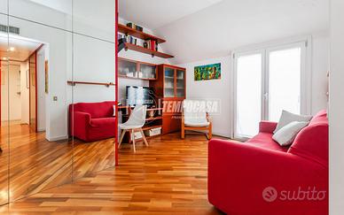 SPLENDIDO DUE LOCALI, PENULTIMO PIANO CON 3 BALCON