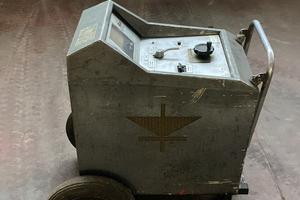 Caricabatterie e avviatore 12V