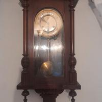Orologio a pendolo, antica poltroncina,portapipa