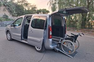 Peugeot Partner Pianale ribassato con rampa disabi