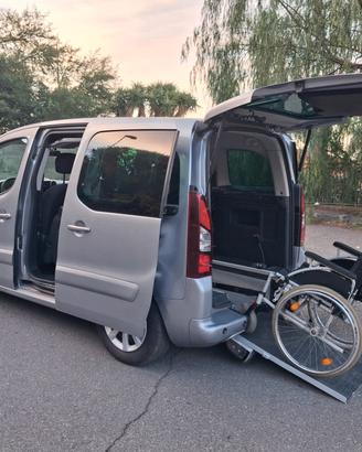 Peugeot Partner Pianale ribassato con rampa disabi