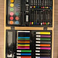 Set di colori per bambini in elegante cofanetto di
