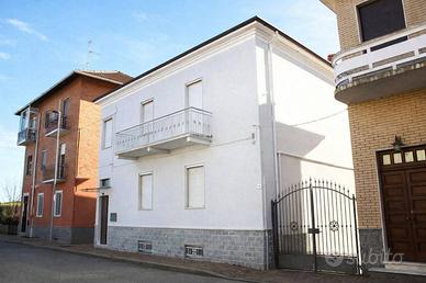 Villa di 324 m² con più di 5 locali e box auto dop