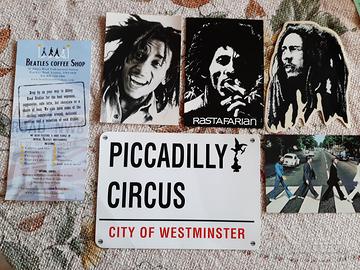 Cartoline Beatles e Bob Marley comprate a Londra
