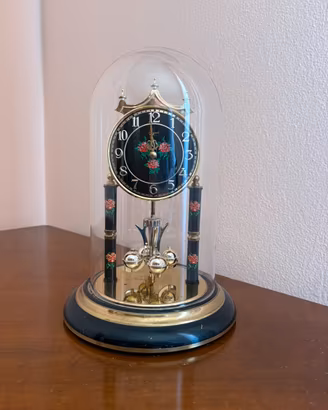 Orologio a campana di vetro da tavolo