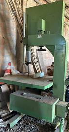 Sega a nastro legna a trattore