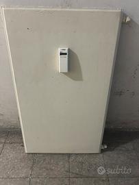 Termosifone in ferro di colore bianco