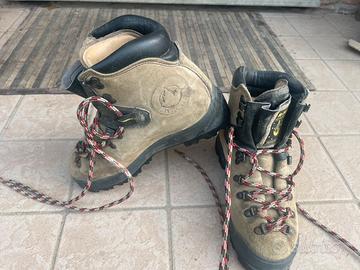 Scarponi alpinismo in pelle