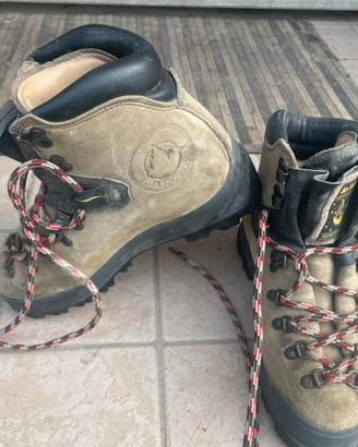 Scarponi alpinismo in pelle