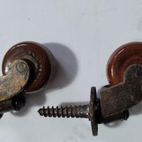 Rotelline antiche per mobili ottone e ceramica.