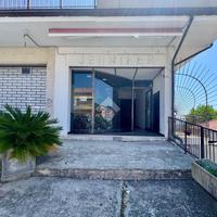 NEGOZIO A MOSCIANO SANT'ANGELO