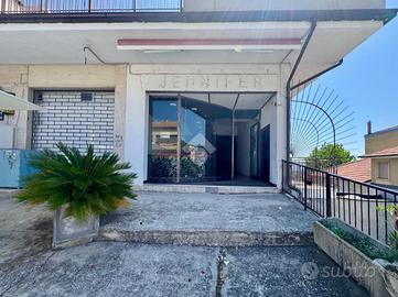 NEGOZIO A MOSCIANO SANT'ANGELO