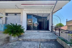 NEGOZIO A MOSCIANO SANT'ANGELO