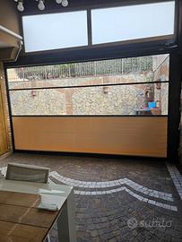 Die tende veranda vetticali, motorizzate.