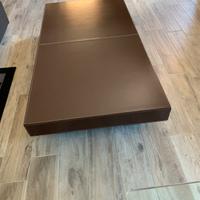 Tavolino da salotto in pelle