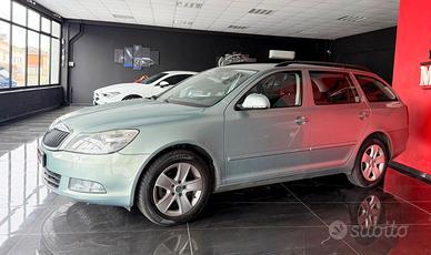 Skoda Octavia 2.0 TDI 140CV DSG 4x4 Wagon Style