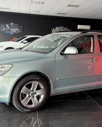 Skoda Octavia 2.0 TDI 140CV DSG 4x4 Wagon Style