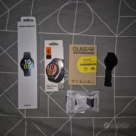 Samsung Galaxy Watch 5 44 mm con accessori