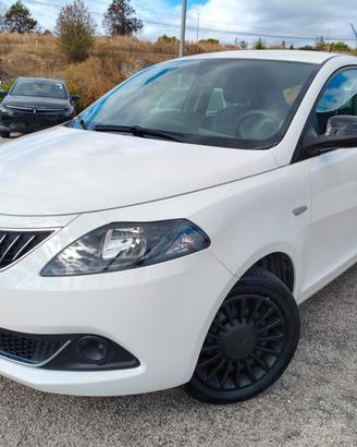 Lancia Ypsilon 1.0 FireFly 5 porte S&S Hybrid Silv