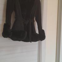 cappotto con pelliccia sintetica  e cappuccio 