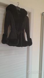 cappotto con pelliccia sintetica  e cappuccio 