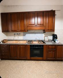 cucina in legno massello e marmo 