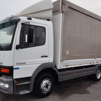 Mercedes atego con centina e telo