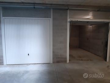 Proponiamo due garage con contratto annuale