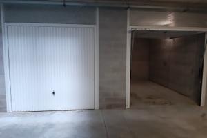 Proponiamo due garage con contratto annuale