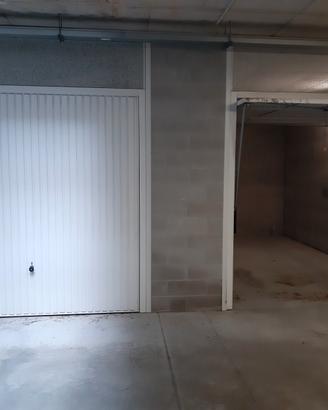 Proponiamo due garage con contratto annuale