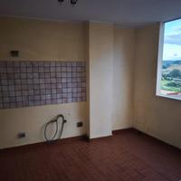 Trilocale con terrazzino, posto auto ed ascensore