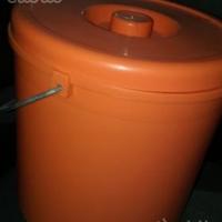 3 secchi con coperchio